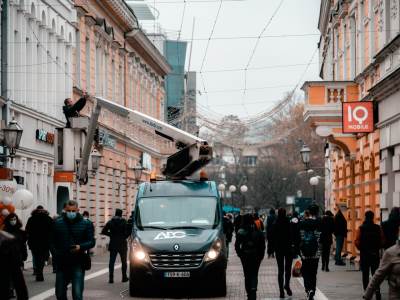  Bliži se kraj godine: Centar grada uljepšan novogodišnjim ukrasima (FOTO) 