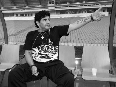  dijego-maradona-crvena-zvezda-preminuo-smrt-umro-oprosta 