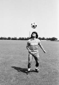  dijego-maradona-napoli-stadion-promena-imena-aurelio-de-laurentis-reflektori 