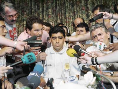  umro-maradona-ispovest-maradone-svestenik-gustavo-rubio 