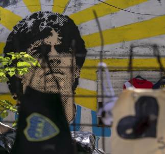  Fanovi položili cvijeće ispred Maradonine rodne kuće u Buenos Ajresu (FOTO) 