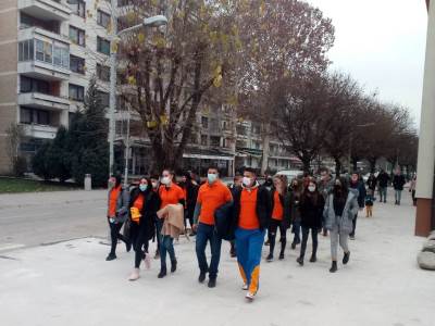  "Narandžasta šetnja" u Foči u znak podrške ženama žrtvama nasilja (FOTO) 