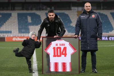  Ljubimac Delija posetio Zvezdu: Francuz stigao u Beograd i dobio dres Le Talek 