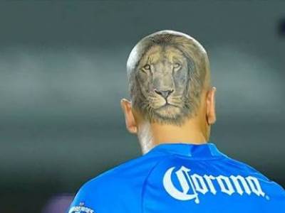  O njegovoj tetovaži se priča u fudbalu: "Kažu mi da izgledam kao Hitmen, a meni se to sviđa" (FOTO) 