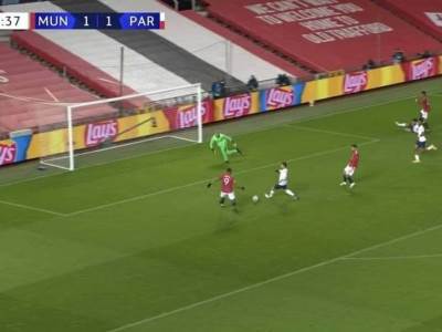  Zbog ovog promašaja mu se podsmeva ceo internet: Napadač Junajteda se baš izblamirao VIDEO 