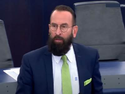  Orbanov saradnik i dalje u centru skandala: U Rimu osvanuo mural koji ga slavi kao "gej ikonu" 