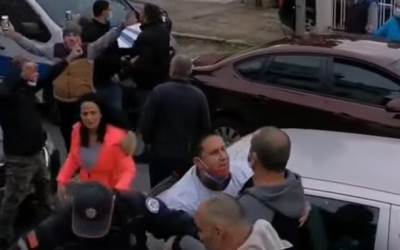  Pokušali da otmu trobojku tokom auto-litije (VIDEO) 