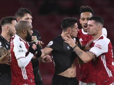  Premijer liga Arsenal - Barnli 0-1 Granit Džaka crveni karton 