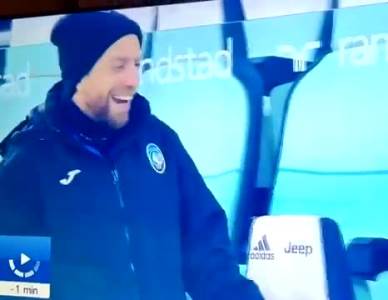  Alehandro Papu Gomez pjeva himnu Juventusa na meču sa Atalantom 