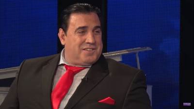  enver-idrizi-skinuo-zastavu-jugoslavije-un-hrvatska-franjo-tudjman-medalja 