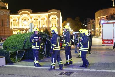  Drvo palo na automobil u Banjaluci 