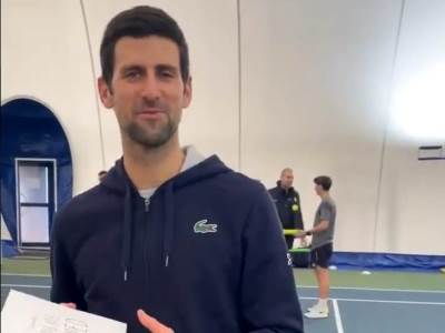  Novak dobio knjigu punu poruka podrške: Dolaze sa svih strana sveta i svi žele da bude najbolji!  