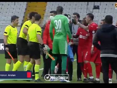  hakan-arslan-turska-crveni-karton-sivaspor-besiktas 