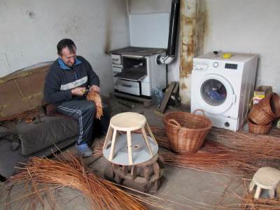  Bavi se korparstvom 35 godina, isplete 10 korpi dnevno 