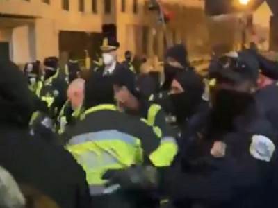  Haos u Vašingtonu: Počeli sukobi policije i demonstranata, Trampove pristalice najavile još veće nerede (VIDEO) 