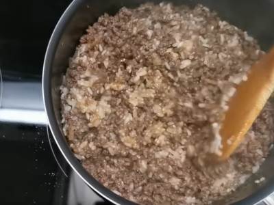  Sarma iz rerne bez uvijanja: Jednostavan recept za tradicionalni praznični specijalitet 