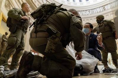  Nova žrtva napada na Kapitol: U Vašingtonu umro policajac! 
