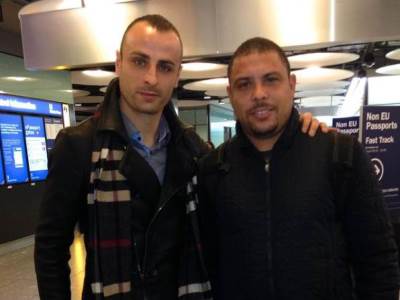  dimitar-berbatov-upoznao-ronaldo-il-fenomeno-aerodrom-minhen-fotografija 