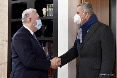  Sastanak u Vladi Crne Gore: Đukanović pristao da potpiše Zakon o slobodi vjeroispovijesti 