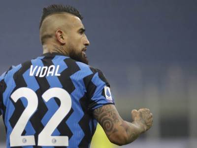  Inter Juventus 2:0 Derbi Italije 18 kolo Serija A Arturo Vidal ljubi grb Juventusa pa dao gol VIDEO 
