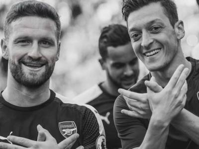  Ovako su vrijeđali Srbe, a sada im se pridružio Ozil: Albanski simbol i na slici velike zvijezde! 