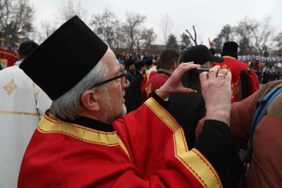  Danas je Bogojavljanje: Kući se nosi osvećena voda i nikako ne smije da se posti 