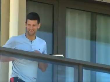  novak-djokovic-karantin-australija-decaci-igraju-tenis-ispod-prozora-reakcije-otac 