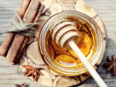  Med i cimet su najmoćnija kombinacija: U rekordnom roku snižava holesterol, a evo kako se uzima ako hoćete da smršate 