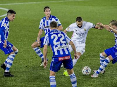  karim-benzema-luka-jovic-real-madrid-alaves-4-1 