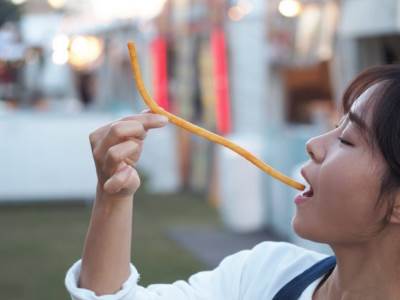  Pomfrit dug pola metra - hit grickalica koja je zaludjela svijet! Još je ukusniji od običnog, a evo kako se pravi 