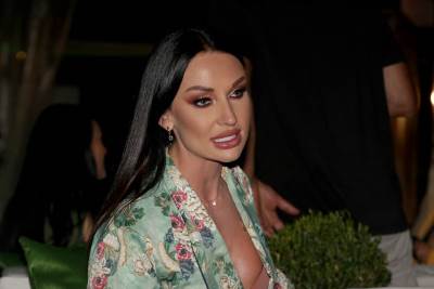  Prestanite da mu tepate! Pjevačica zgrožena - "On je monstrum s imenom i prezimenom, a ne Mika!" 