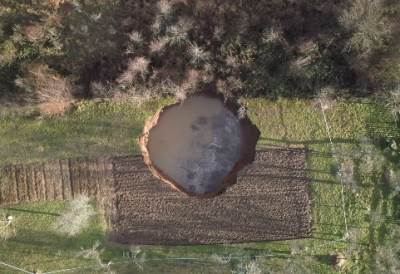  Geofizičar objasnio misteriju rupa kod Petrinje: Mogu da se stvore i ispod temelja kuće, a pojavile bi se i bez potresa 