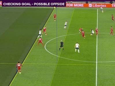  Novi haos! VAR sistem opet izluđuje Engleze: Crtali linije na ekranu pa poništili gol koji je promijenio derbi! 