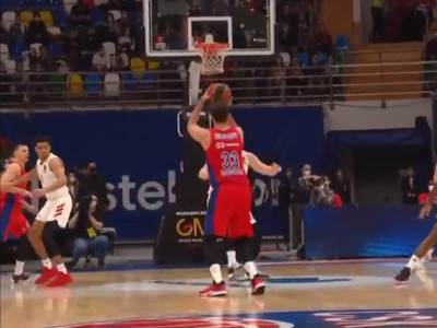  Nikola Milutinov pogodio trojku uz zvuk sirene CSKA Bajern 66:69 
