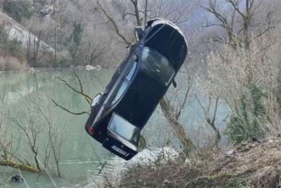  Škodom sletio u jezero, banjalučki ronioci izvukli auto (VIDEO) 