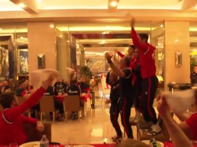  Zvezdin "Soko" napravio haos na večeri - zapevao poznati hit: Odabrao pesmu koja je oduševila crveno-bele! (VIDEO) 