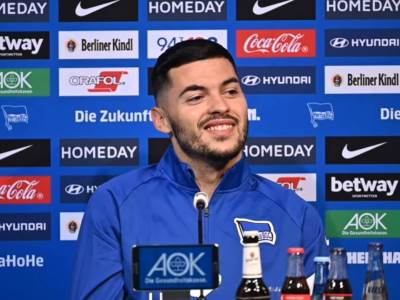  Nemanji Radonjiću bilo dosta neizvesnosti: Nasmejan i raspoložen predstavljen u Herti 