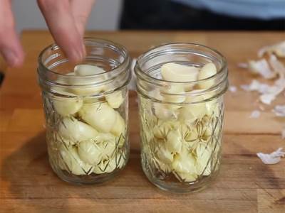  Šta se dešava u telu ako svakog dana jedete beli luk? Ruski nutricionista otkrio šta "leči", 1 stvar će vas iznenaditi 