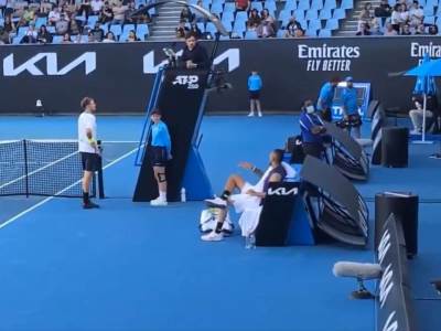  nik-kirjos-skandal-melburn-atp-turnir-prekinuo-mec-sudija-opomena-organizatori-ga-molili. 