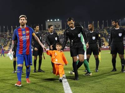  lionel-mesi-murtaza-ahmadi-barselona-decak-plava-kesa-dres-navijac 