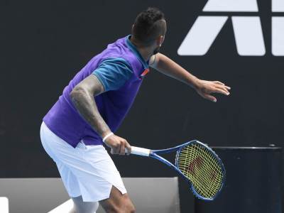  Tenis Kirjos incident bacio reket van stadiona 