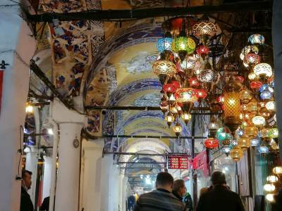  "Nove lampe za stare": Svjetleći izlozi istanbulskih ulica (FOTO) 