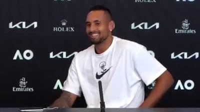  Kirjos pljuvao Đokovića 