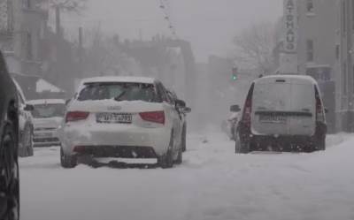  Njemačka zavejana: Vozači proveli čitavu noć u kolima, meteorološka služba apeluje: Ostanite u kućama! (VIDEO) 