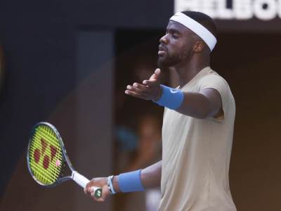  novak-djokovic-frensis-tijafo-australijan-open-3-1-rezultat-izjava-jebeno-uzasno-linijske-sudije 