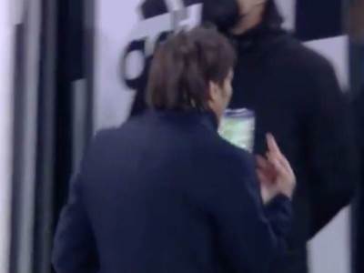  antonio-konte-srednji-prst-juventus-inter-andrea-anjeli 