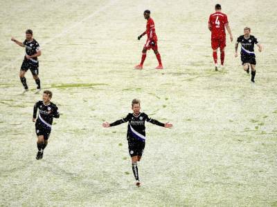  Fudbal na snijegu, crvena lopta i mnogo golova! Pa ko to ne voli? Uživajte u slikama Bajern Arminija 