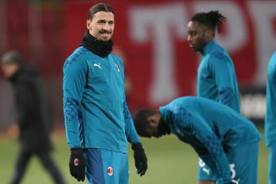  zlatan-ibrahimovic-uvrede-navijaca-fk-crvena-zvezda-kazna-liga-evrope-mec-bez-publike-navijaci 