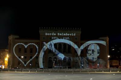  Sarajevska Vijećnica osvijetljena u čast Balaševića 