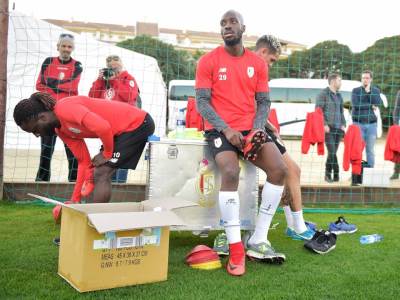  Stigao na "Kosovo" i pocijepao ugovor poslije 10 sekundi: Bivšem igraču Lacija pokazali svlačionice 